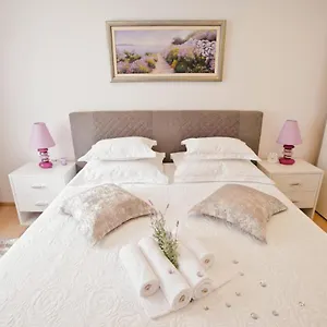  Apartment Satureja Montana